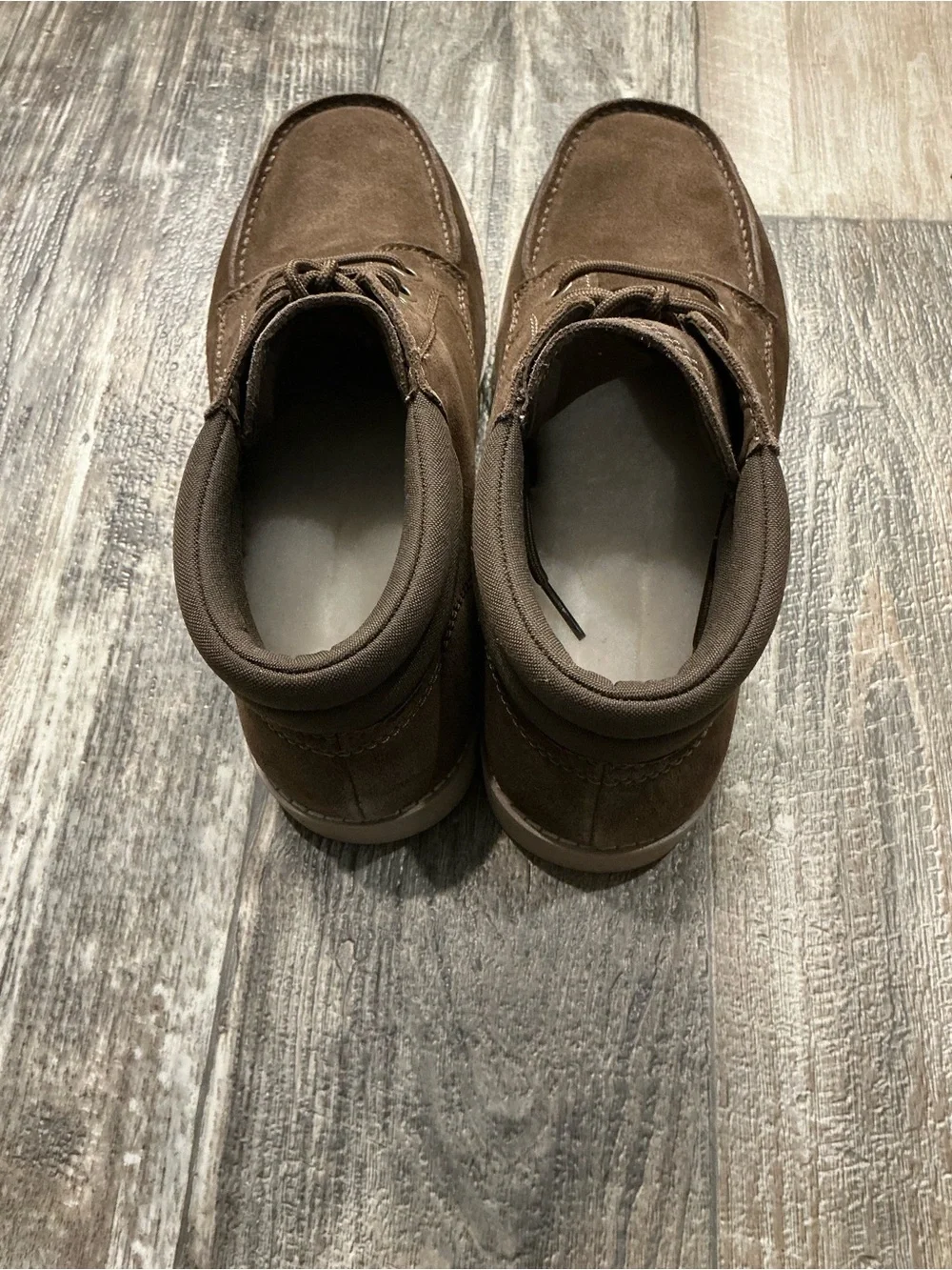 Koolaburra Men's Brown Suede Chukka with Tan Sole Size 10
